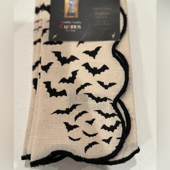 Cynthia Rowley dinner table napkins - Picture 8 of 10